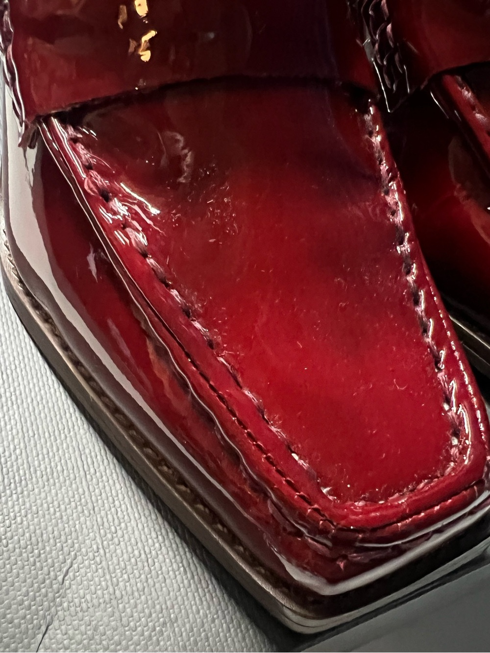 NIB Vince Camuto Segellis Red Currant Brushed Patent Leather Loafers - Picture 4 of 12